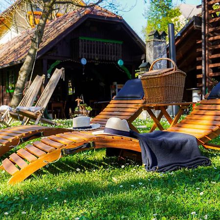 Resort Pod Orehi - Bled - Apartma & Glamping & Savna Екстериор снимка