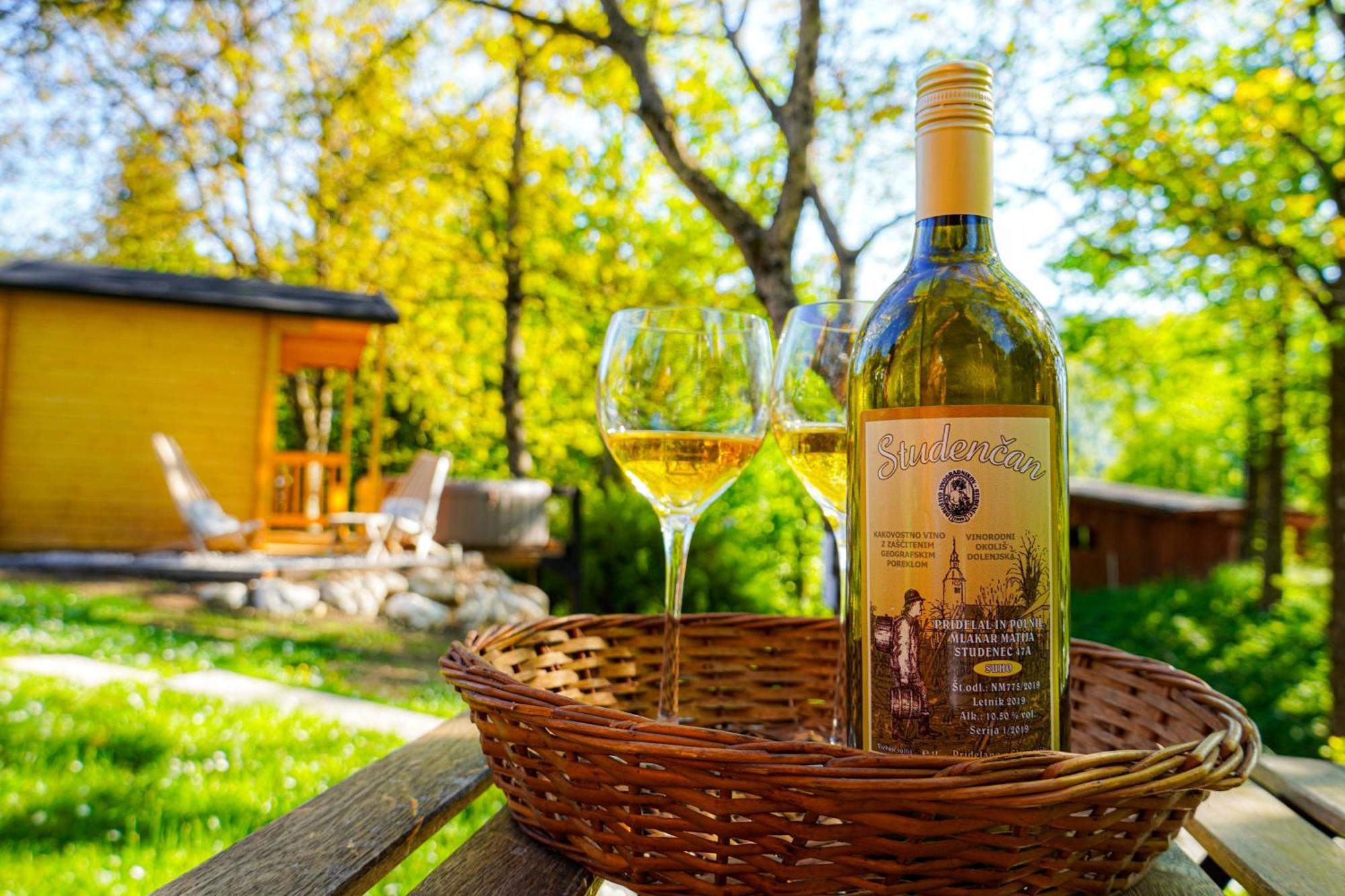 Resort Pod Orehi - Bled - Apartma & Glamping & Savna Екстериор снимка
