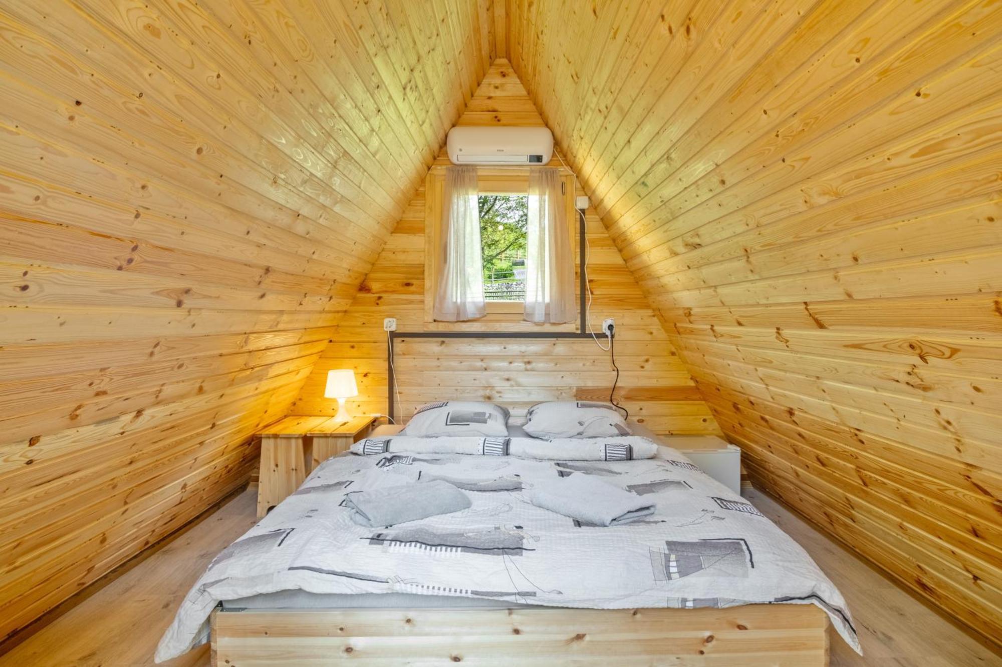 Resort Pod Orehi - Bled - Apartma & Glamping & Savna Екстериор снимка
